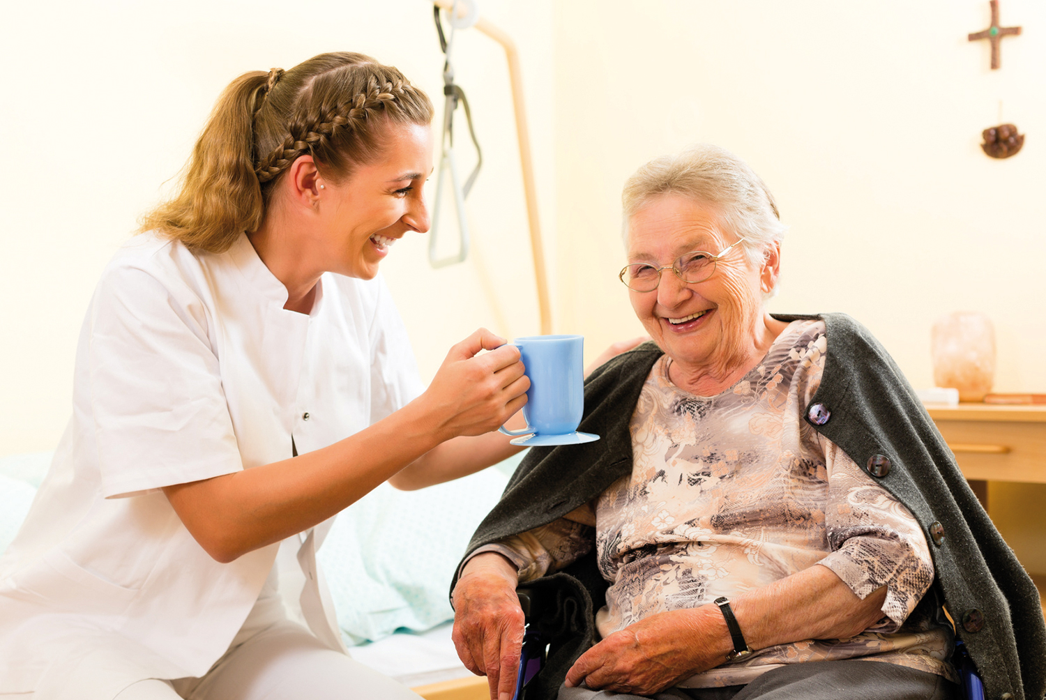 Opatrovateľka k mobilnému pánovi